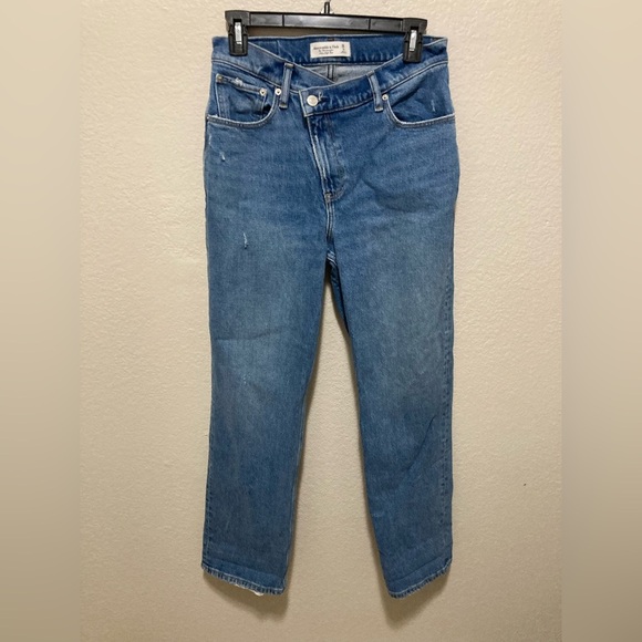 Abercrombie & Fitch The 90s Straight Ultra High Rise Jeans Medium Wash 28 Short - Picture 2 of 5